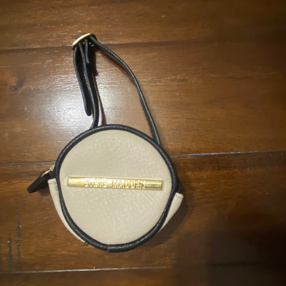 Steve Madden Makeup Pouch - Picture 5 of 12